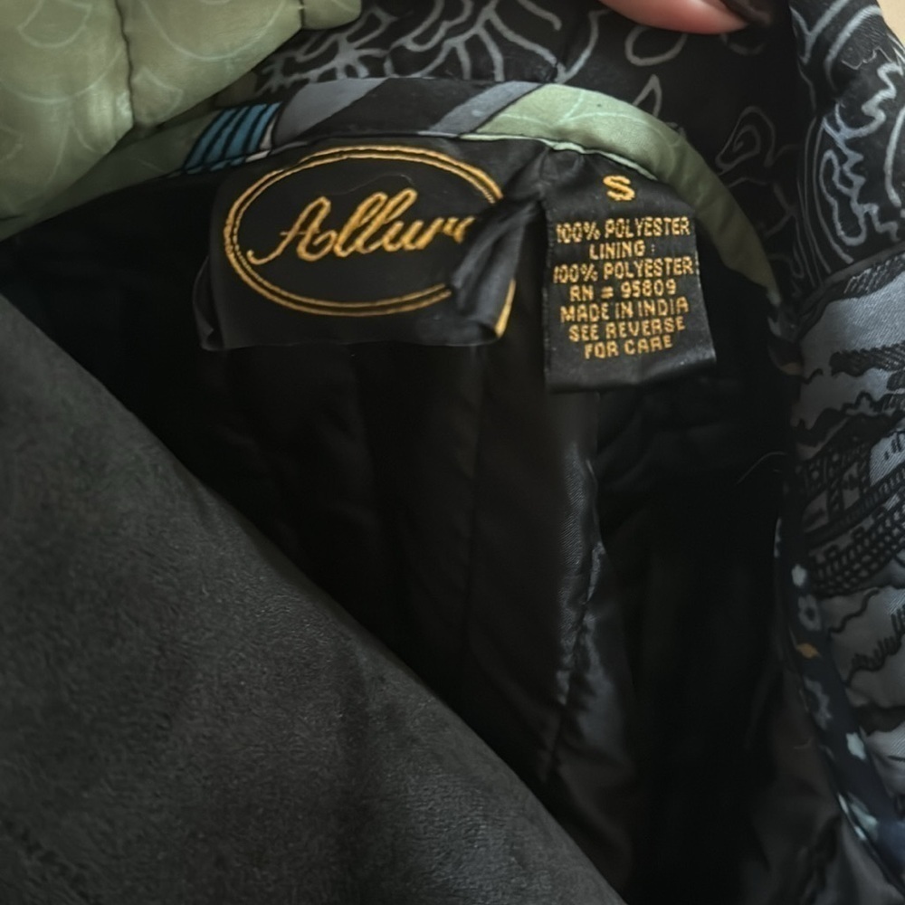 Equestrian Allure size small horseprint puffer jacket! - Picture 10 of 12